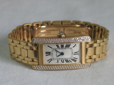 Cartier Tank Americaine Large, Damenarmbanduhr aus 750er Gold mit 99 Diamanten