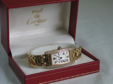 Cartier Tank Americaine Large, Damenarmbanduhr aus 750er Gold mit 99 Diamanten