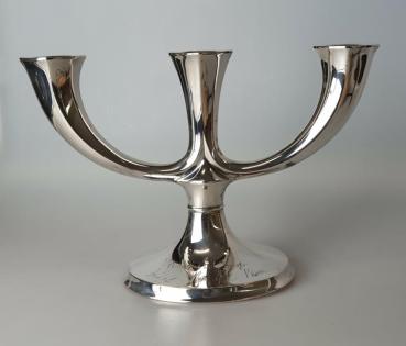 3 Arm Kerzenleuchter aus 835er Silber, Gewicht 365g Höhe 16,6 cm, Fußbreite 12,5 cm,