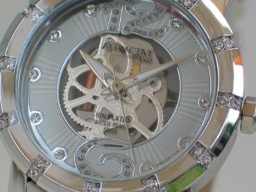 Attractive Damenuhr mit Kunstlederband, silberne Lünette mit Schmucksteinbesatz