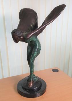 Rolls-Royce "Spirit of Ecstasy" Bronzeskulptur auf Marmorsockel