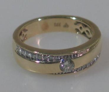 Diamantring mit 0.50 ct. aus 375 Gelbgold, Größe 52, Gewicht: 4,7g
