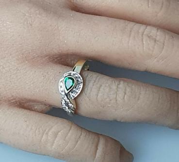 Smaragdring mit Diamantenbesatz aus 750er Gold, Größe: 55, Gewicht: 2,9g