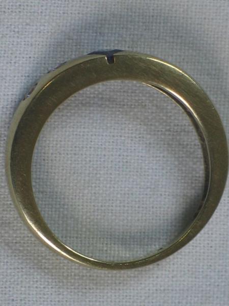 Ring aus 333er Gold mit Saphir Edelstein und zwei Zirkonia Edelsteinen, Größe: 56, Gewicht:2,9g