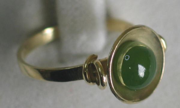 Ring aus 585er Gelbgold mit einem Aventurin Cabochon, Größe 51, Gewicht: 2,9g