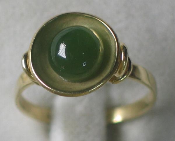 Ring aus 585er Gelbgold mit einem Aventurin Cabochon, Größe 51, Gewicht: 2,9g