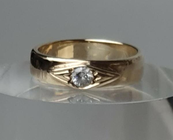 Ring aus 333er Gold mit Schmuckstein, Größe 58, Gewicht: 5,7g