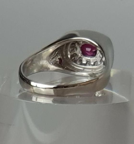 Rubin- Diamantring aus 585er Weißgold, Größe 60, Gewicht: 9,5g
