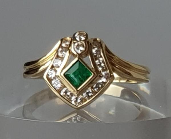 Eleganter Smaragdring mit Diamanten, 750er Gold, Größe 58, Gewicht: 4,8g