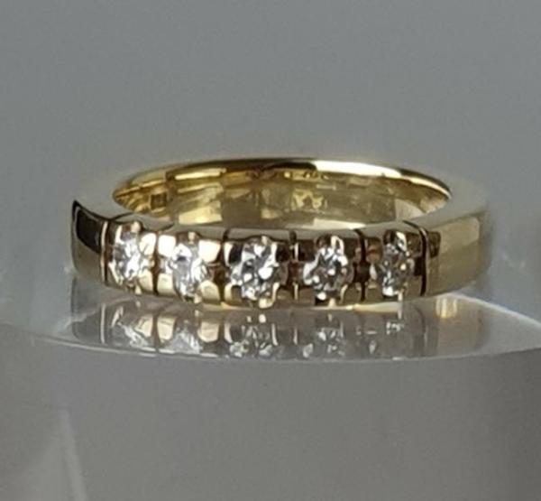 Diamantring mit 5 Diamanten (0.25 ct.), 585er Gold, Größe 53, Gewicht: 7,2g