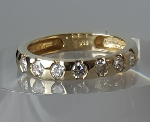 Prächtiger Schmucksteinring mit Zirkonia 0.70 ct. , 333er Gold, Größe 57, Gewicht: 3,2g