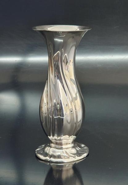 Antiksilber: Kleine Vase aus 925er Sterlingsilber, Gewicht: 79,3g