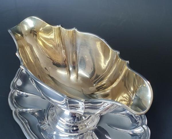 Antiksilber: Große Sauciere mit Unterschale und Innenvergoldung, 800er Silber, Koch & Bergfeld, Gewicht: 405,5g