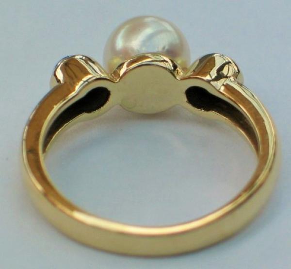 Perlenring und 2 kleinen Diamanten aus 585er Weissgold, Größe 55, Gewicht: 4,5g