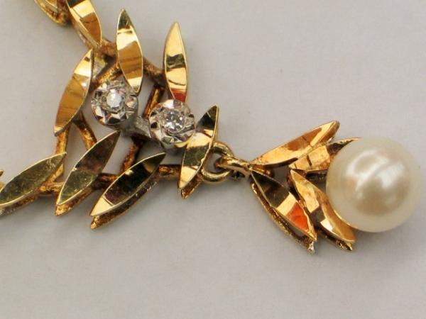 Goldcollier mit Perle und Diamanten, 585er Gold, Länge: 45,0 cm, Gewicht: 15,9g