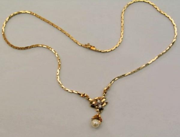 Goldcollier mit Perle und Diamanten, 585er Gold, Länge: 45,0 cm, Gewicht: 15,9g