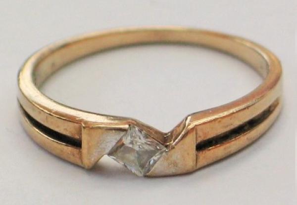 Ring aus 333er Gelbgold mit Zirkonia, Größe 51, Gewicht: 1,9g