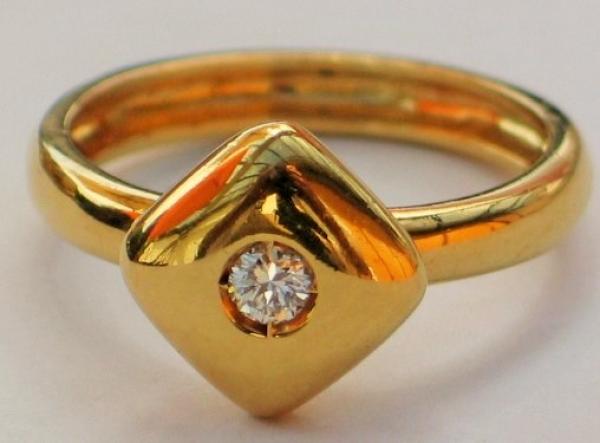 Edler Diamantring mit 0.10 ct. aus 750er Gelbgold, Größe 56, Gewicht 4,7g