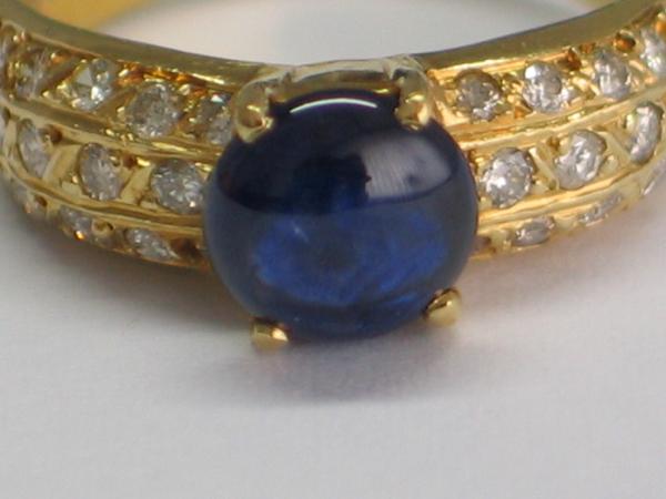 DiamantrIng mit 30 Diamanten und einem Saphir Cabochon, 750 Gold, Größe 54, Gewicht: 3,9g