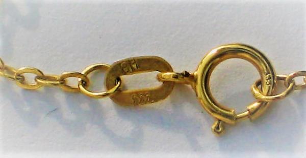 Collier mit Granatsteinen, 333er Gold, Länge: 40 cm, Gewicht: 4,6g