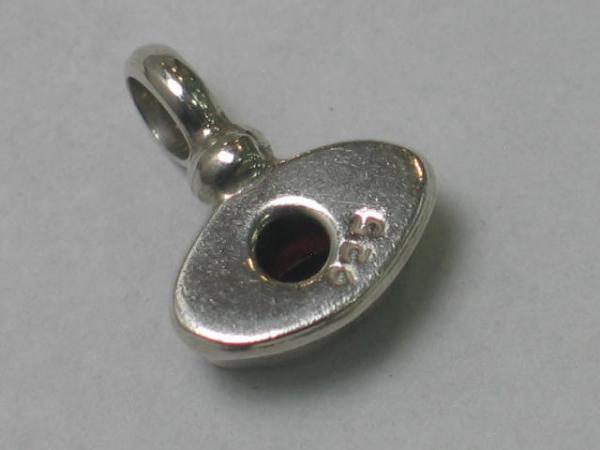 Anhänger aus 925er Sterlingsilber mit rotem Schmuckstein, Gewicht: 1,6g