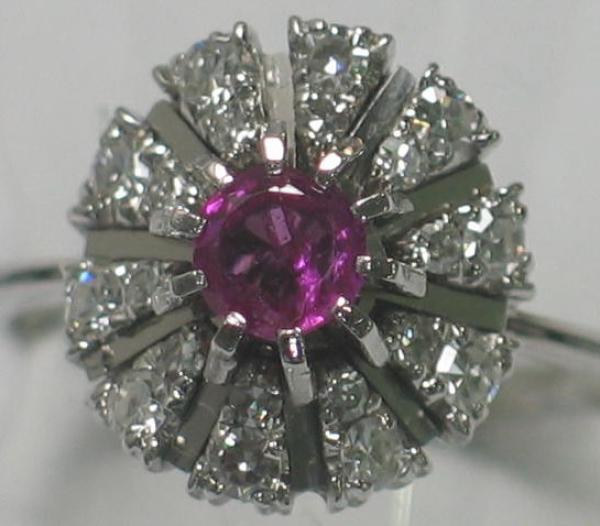 Rubinring mit Diamanten, 750er Weissgold, Größe 54, Gewicht: 5,6g