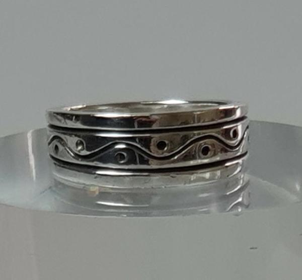 Ring mit Muster aus 925er Sterlingsilber, Größe 51, Gewicht: 4,0g