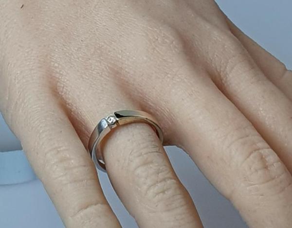 Bicolor Diamantsolitär mit 0.05 ct. ,585er Gold, Größe 51, Gewicht: 2,1g