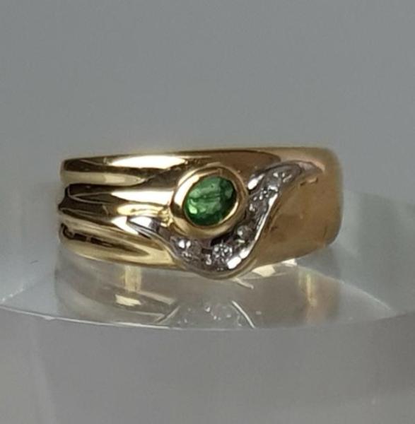 Smaragd- Diamantring aus 750er Gold, Größe 51, Gewicht: 5,0g