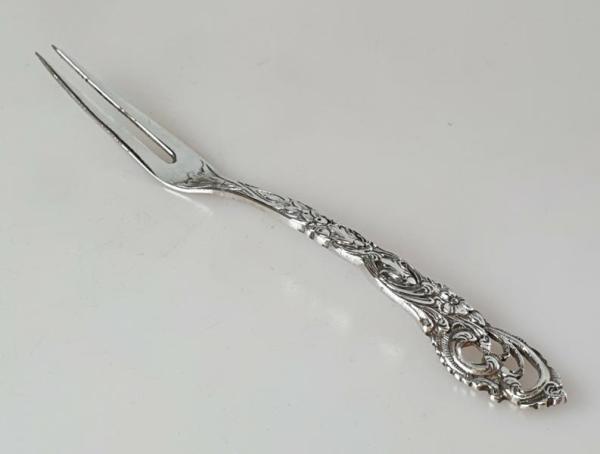 Vorlegegabel mit Motiv 800er Silber, Länge: 14,5 cm, Gewicht: 18,3g
