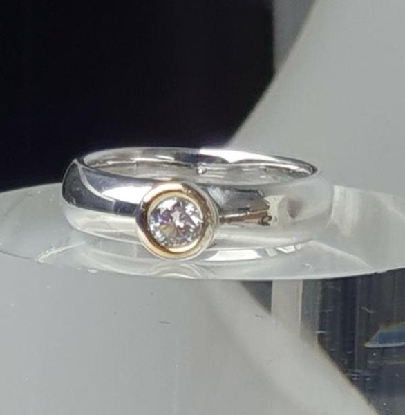 Schmucksteinring aus 925er Sterlingsilber, Ringkopf vergoldet, Größe 53, Gewicht: 5,3g