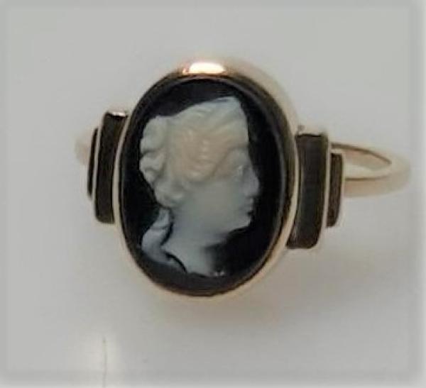 Feiner kleiner Ring mit Frauenkopf Kamee aus 585er Gold, Größe 49, Gewicht: 3,0g