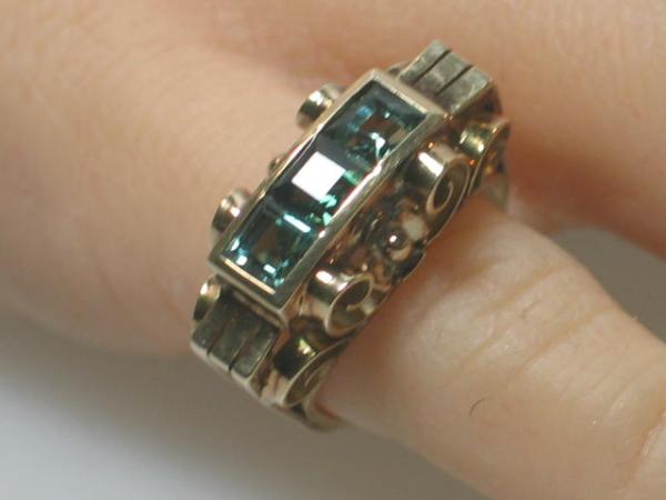 Antikschmuck Ring aus 585er Gold mit Turmalin Edelsteinen, Größe 49, Gewicht: 5,2g