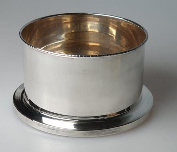 Flaschenhalter rund aus 900er Silber, Gewicht. 128,0g