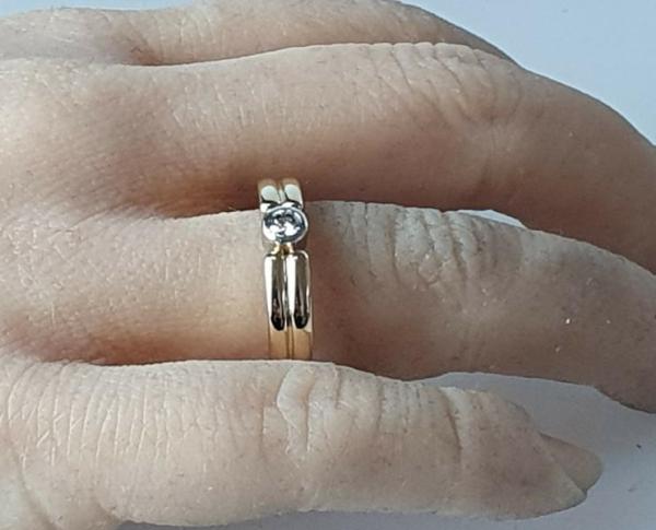 Diamantsolitär mit 0.10 ct. aus 750er Gold, Größe 53, Gewicht: 7,6g