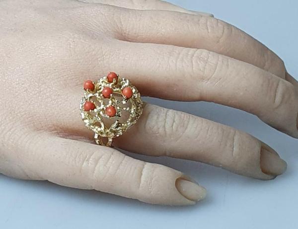 Ring mit kleinen Korallenkugeln, 333er Gold, Größe 54, Gewicht: 5,5g