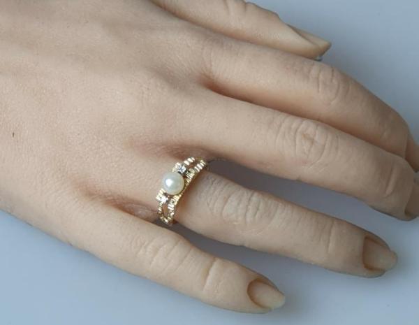 Perlenring mit Diamanten aus 585er Gold, Größe 51, Gewicht: 2,5g