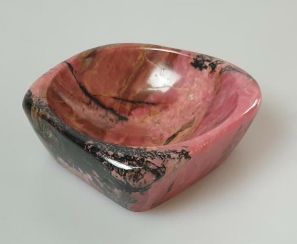 Rhodonit Schale 9,0 x 9,0 cm Höhe 3,5cm, rosa-schwarz, Gewicht: 461,0g