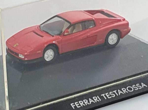 Ferrari Testarossa in Vitrine 1:87