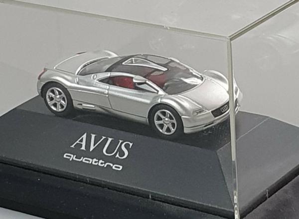 Audi AVUS Quattro in Vitrine 1:87