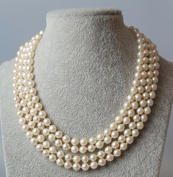 Vintage: Vierreihiges Perlenkettencollier besetzt mit großem Opal und Diamantkranz, 750 Goldschließe