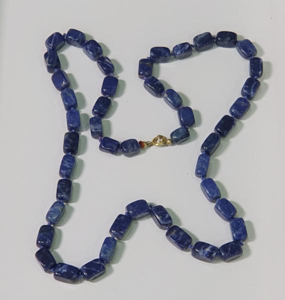 Halskette mit blauen Schmucksteinen, Länge 75,0 cm