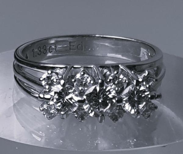 Fantastischer Diamantring mit 11 Diamanten (1.33 ct) aus 750er Weißgold, Größe 59, Gewicht: 6,7g