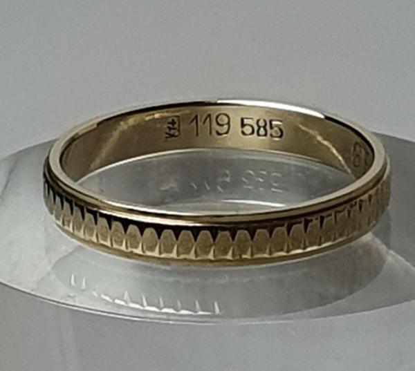 Bandring / Ehering gemustert aus 585er Gold, Größe 69, Gewicht: 4,8g