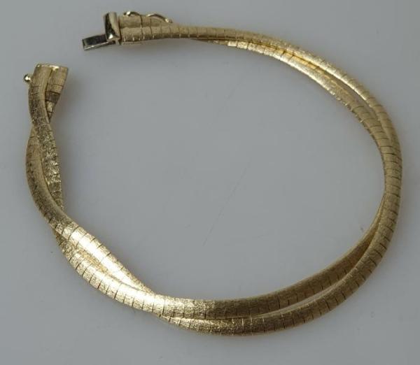 Zweireihiges Armband mit mattierten Gliedern aus 585er Gold, Länge 19,0 cm Gewicht: 15,2g