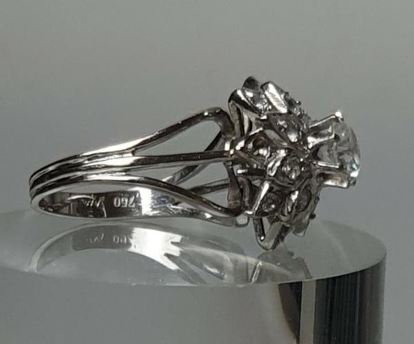 Weißgoldring mit weißen Topasen aus 750er Gold, Größe 57, Gewicht: 7,8g