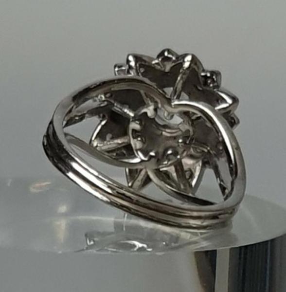 Weißgoldring mit weißen Topasen aus 750er Gold, Größe 57, Gewicht: 7,8g