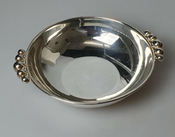 Silberschale mit perlierten Randgriffen 925er Sterlingsilber, Gewicht: 94,4g