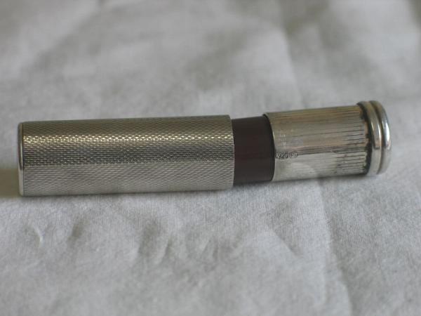 Lippenstiftflakon aus 925er Sterlingsilber Gewicht: ca 20,3 Gramm