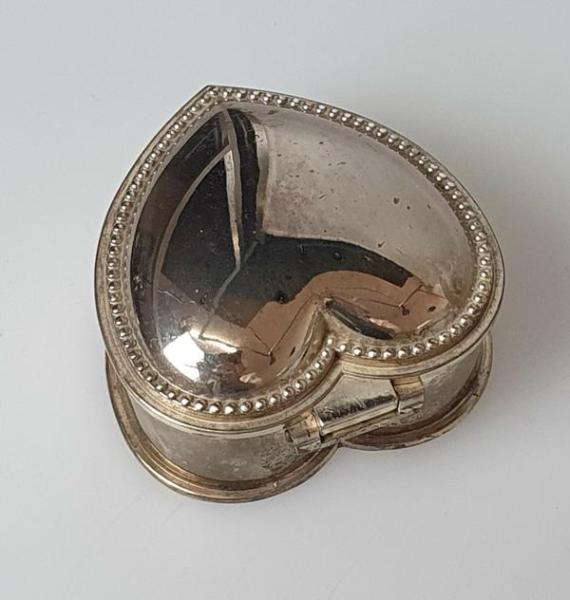 Schmuckdose -Herz- versilbert; Gewicht: 120,0g